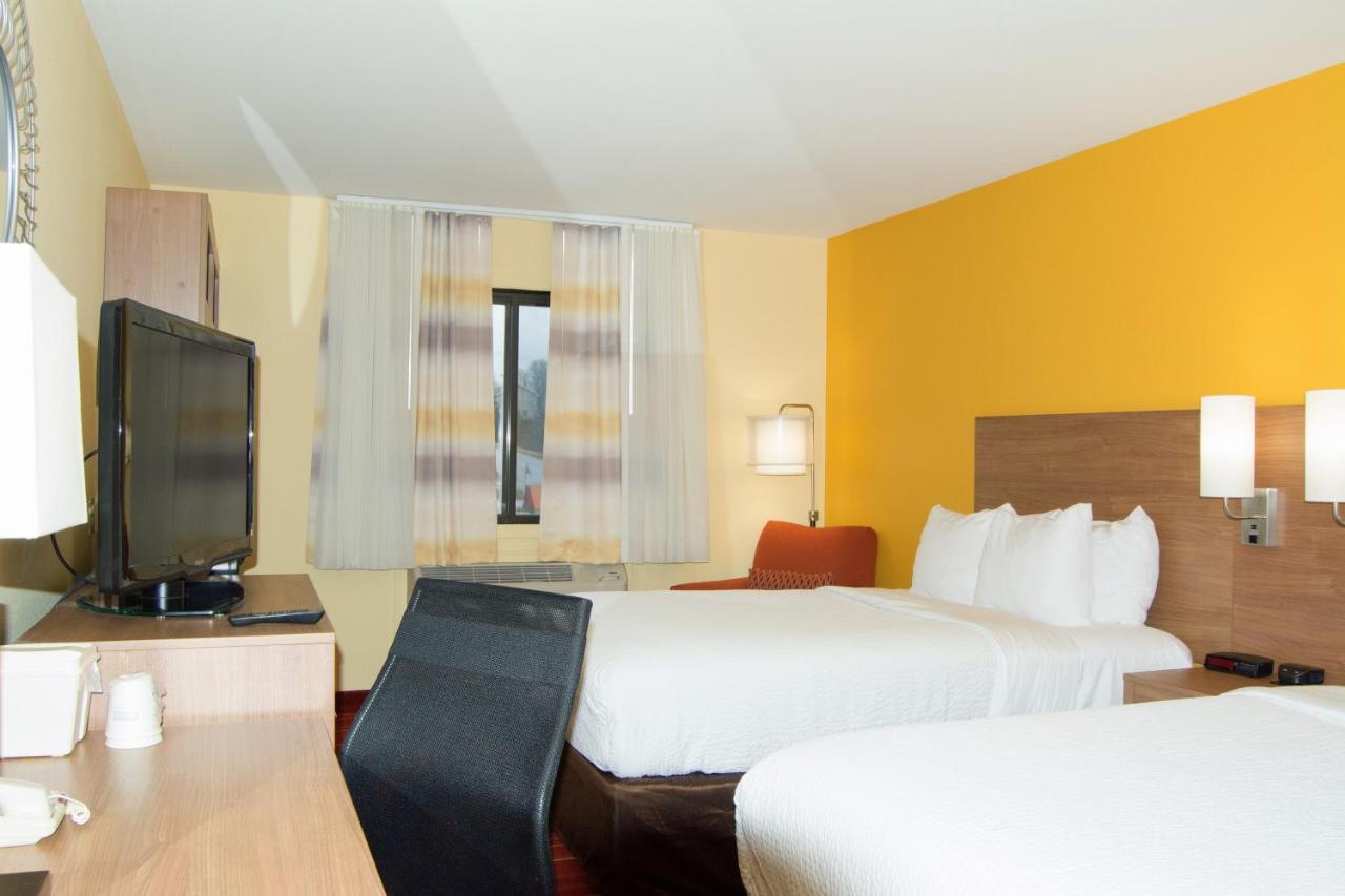 Days Inn By Wyndham Marquette Exteriör bild