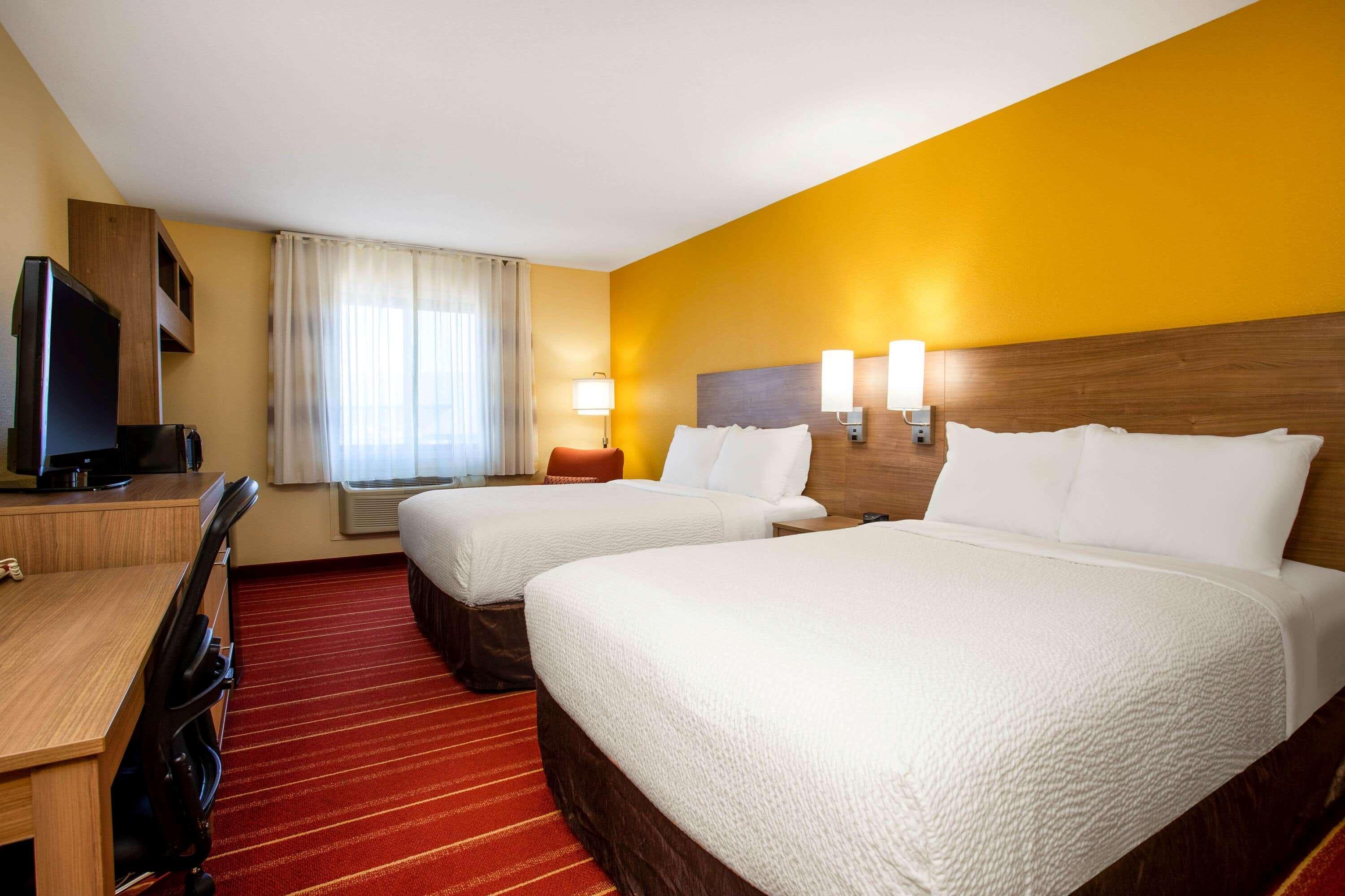 Days Inn By Wyndham Marquette Exteriör bild