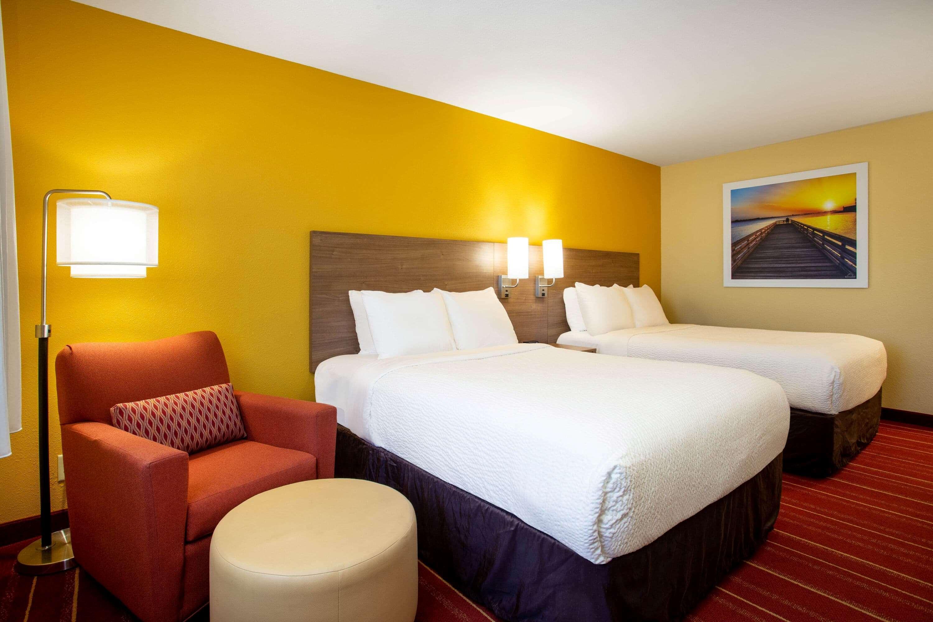 Days Inn By Wyndham Marquette Exteriör bild